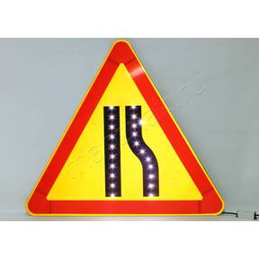 Знак светодиодный сужение дороги 1.20 временный на желтом фоне предупреждающий справа слева обеих сторон слева для проезжей части купить по недорогой цене от производителя в Москве