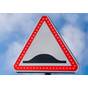 Знак светодиодный дорожный 1.17 на красном фоне предупреждающий треугольный для дороги купить по недорогой цене от производителя в Москве