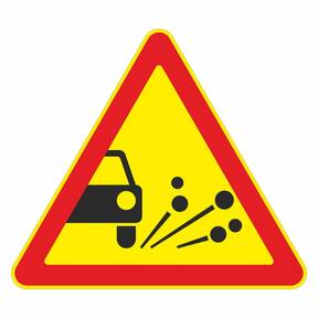 Знак 1.18 выброс гравия из под колес на желтом фоне дорожный предупреждающий