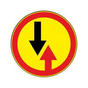 Знак 2.6 прочие опасности дорожный на желтом фоне